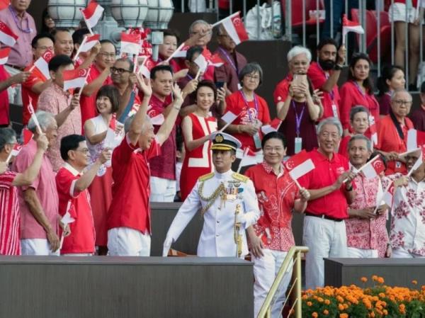 新加坡总理李显龙在国庆集会演讲中表示，政治继承计划不会因争议而推迟